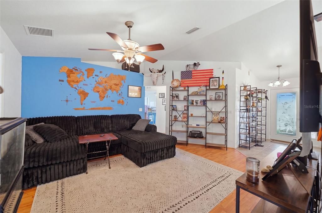 For Sale: $380,000 (3 beds, 2 baths, 1799 Square Feet)