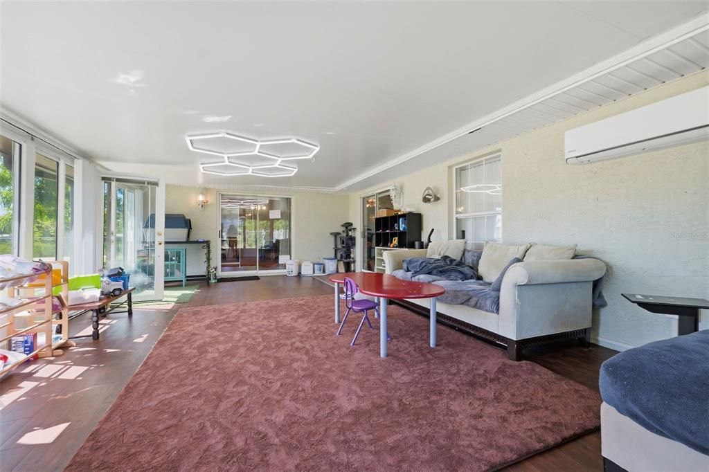For Sale: $380,000 (3 beds, 2 baths, 1799 Square Feet)