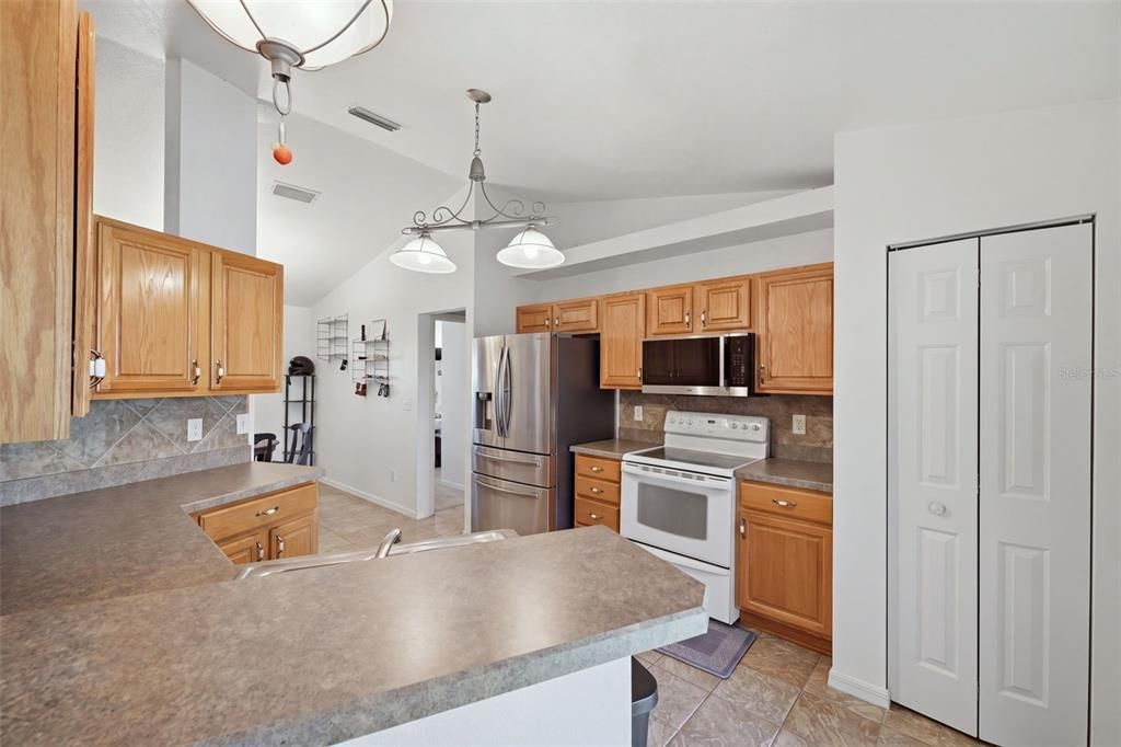 For Sale: $380,000 (3 beds, 2 baths, 1799 Square Feet)