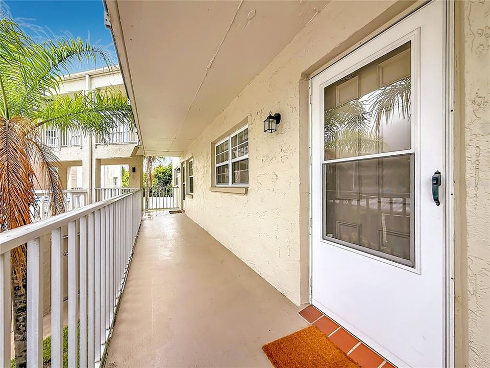 For Sale: $143,000 (2 beds, 1 baths, 1028 Square Feet)