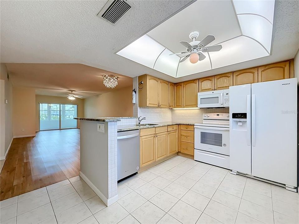 For Sale: $143,000 (2 beds, 1 baths, 1028 Square Feet)