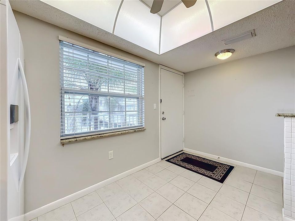 For Sale: $143,000 (2 beds, 1 baths, 1028 Square Feet)