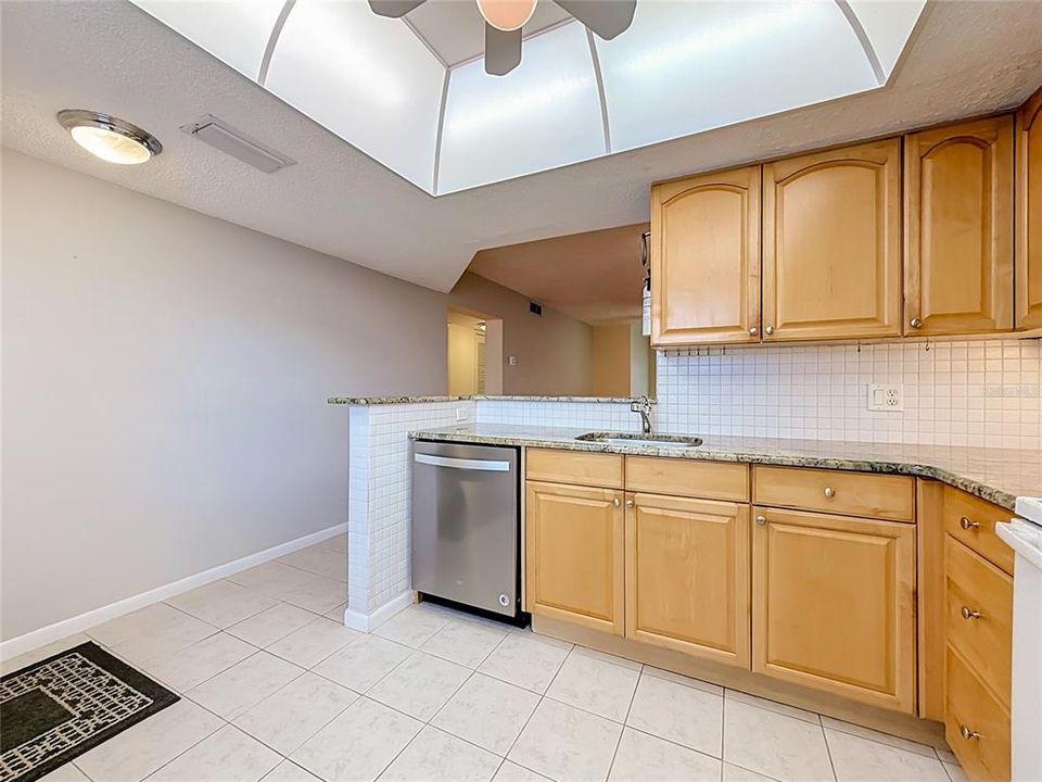 For Sale: $143,000 (2 beds, 1 baths, 1028 Square Feet)