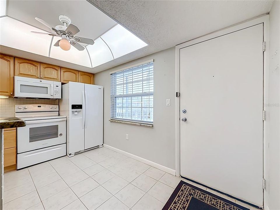 For Sale: $143,000 (2 beds, 1 baths, 1028 Square Feet)