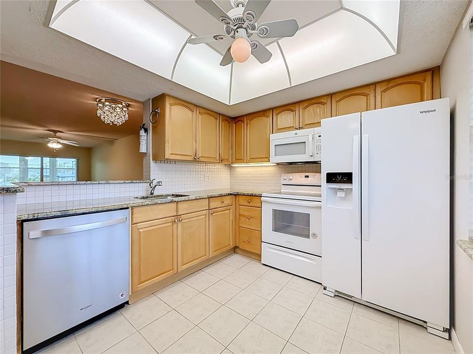For Sale: $143,000 (2 beds, 1 baths, 1028 Square Feet)