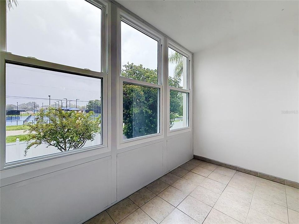 For Sale: $143,000 (2 beds, 1 baths, 1028 Square Feet)