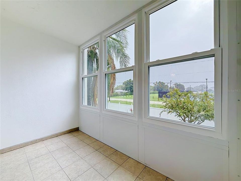 For Sale: $143,000 (2 beds, 1 baths, 1028 Square Feet)