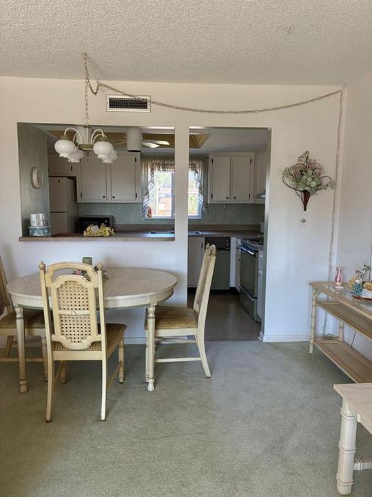 For Sale: $115,000 (2 beds, 2 baths, 1044 Square Feet)