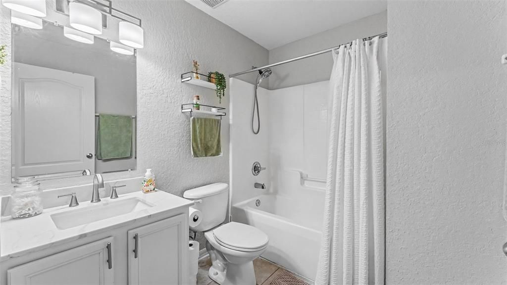 Activo con contrato: $315,000 (3 camas, 2 baños, 1758 Pies cuadrados)