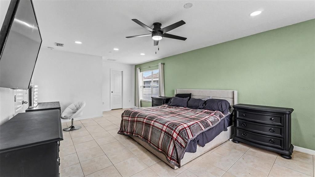 Activo con contrato: $315,000 (3 camas, 2 baños, 1758 Pies cuadrados)