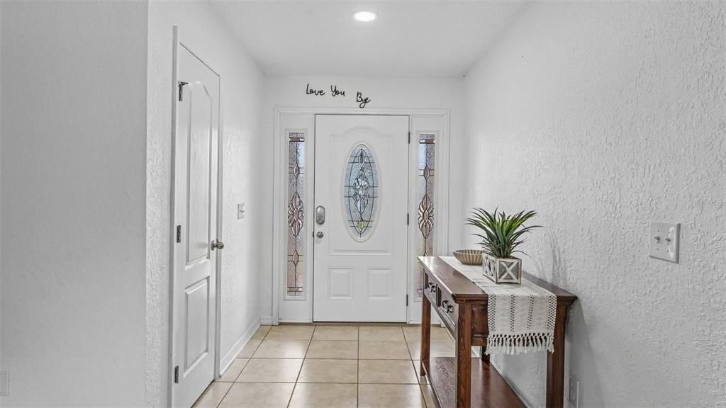 Activo con contrato: $315,000 (3 camas, 2 baños, 1758 Pies cuadrados)