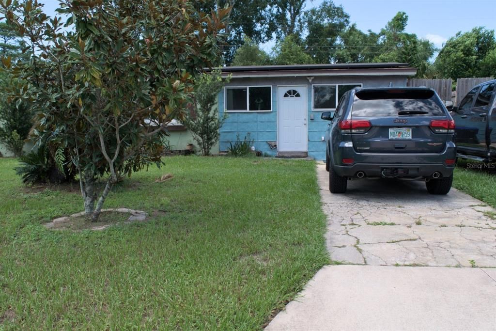 For Sale: $250,000 (3 beds, 2 baths, 828 Square Feet)