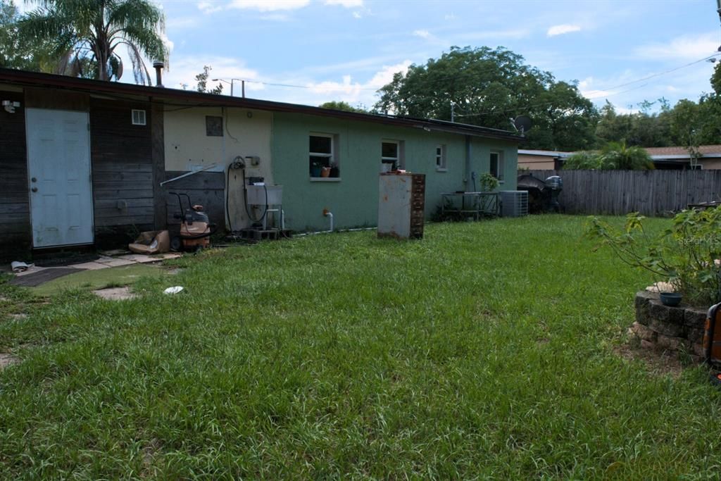 For Sale: $250,000 (3 beds, 2 baths, 828 Square Feet)
