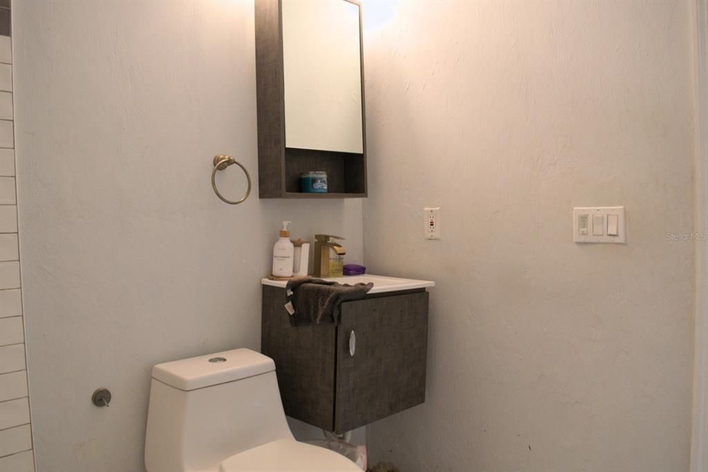 For Sale: $250,000 (3 beds, 2 baths, 828 Square Feet)