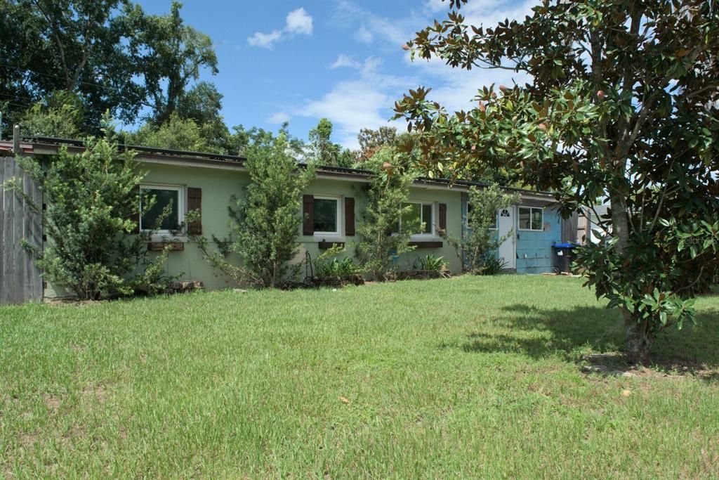 For Sale: $250,000 (3 beds, 2 baths, 828 Square Feet)