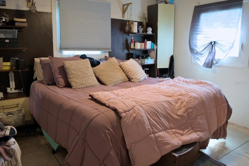 For Sale: $250,000 (3 beds, 2 baths, 828 Square Feet)