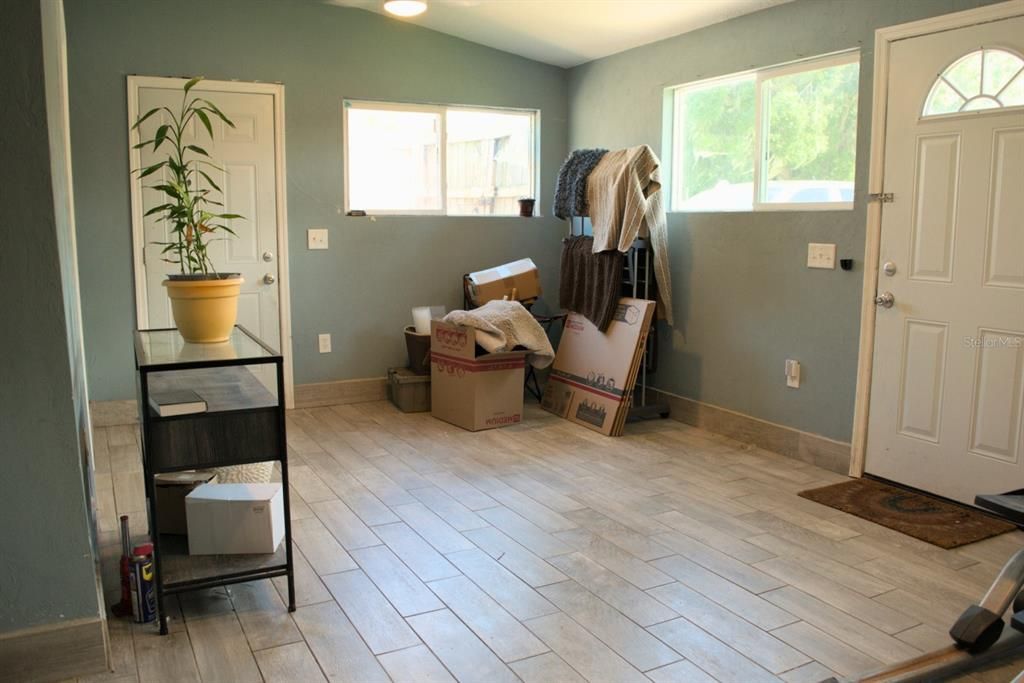 For Sale: $250,000 (3 beds, 2 baths, 828 Square Feet)