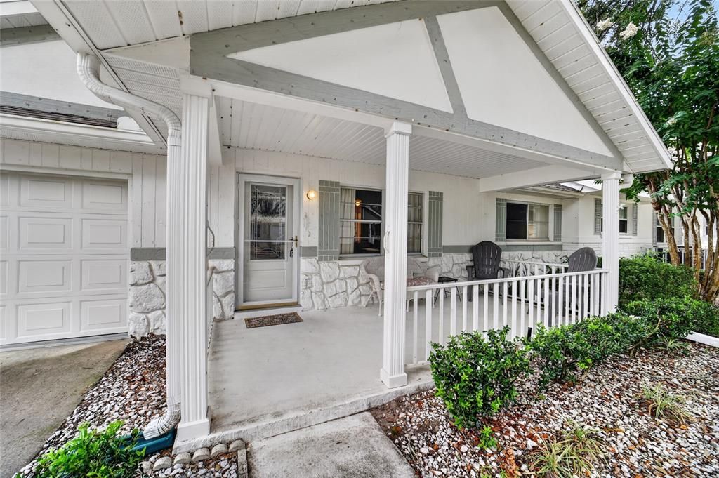 For Sale: $124,900 (2 beds, 2 baths, 1366 Square Feet)
