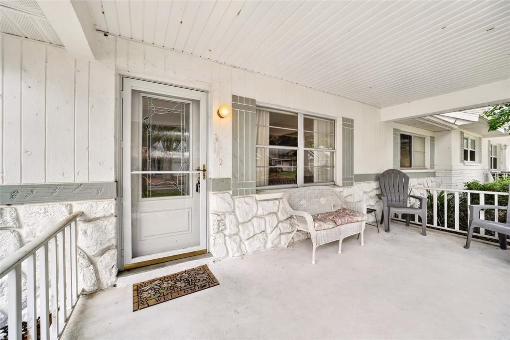 For Sale: $124,900 (2 beds, 2 baths, 1366 Square Feet)