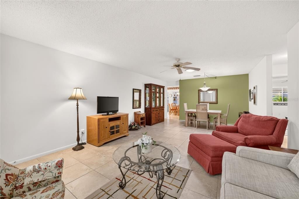 For Sale: $124,900 (2 beds, 2 baths, 1366 Square Feet)