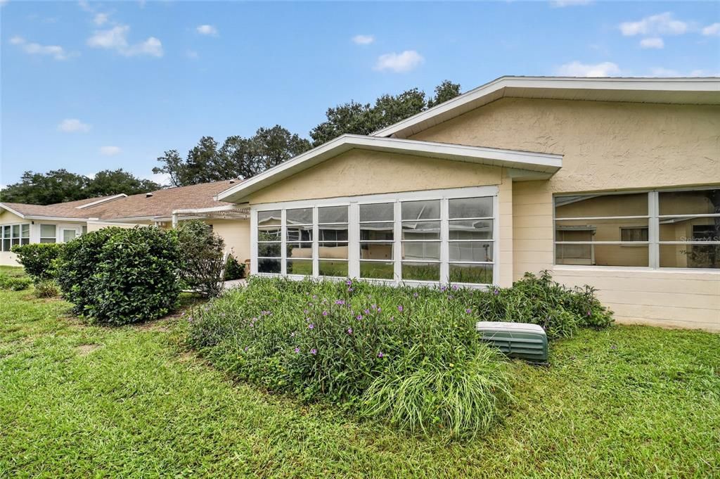 For Sale: $124,900 (2 beds, 2 baths, 1366 Square Feet)