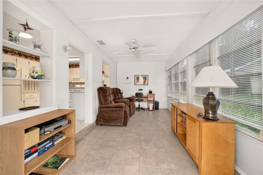 For Sale: $124,900 (2 beds, 2 baths, 1366 Square Feet)
