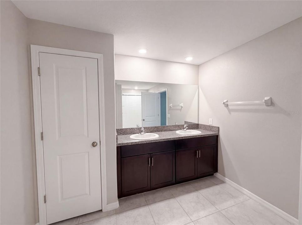 En Venta: $325,000 (4 camas, 2 baños, 1918 Pies cuadrados)