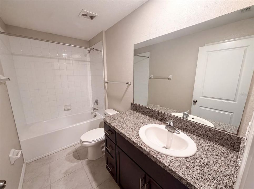 En Venta: $325,000 (4 camas, 2 baños, 1918 Pies cuadrados)