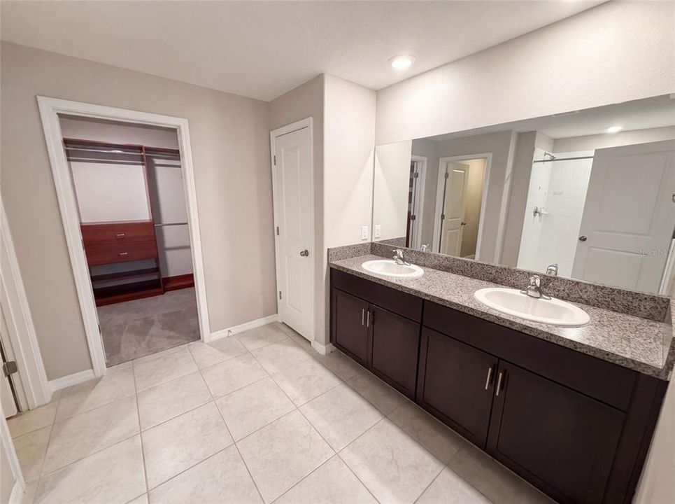 En Venta: $325,000 (4 camas, 2 baños, 1918 Pies cuadrados)