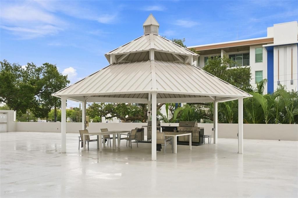 For Sale: $799,000 (2 beds, 2 baths, 1247 Square Feet)