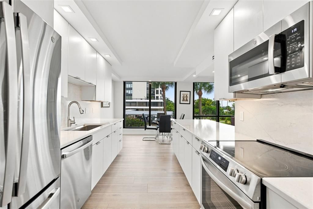 For Sale: $799,000 (2 beds, 2 baths, 1247 Square Feet)