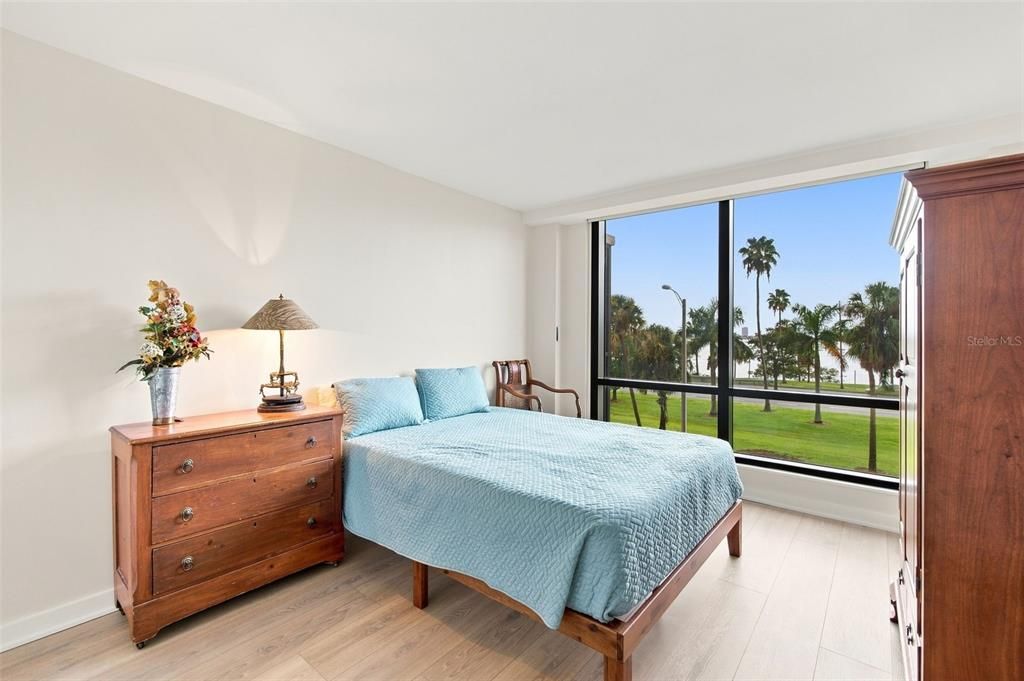 For Sale: $799,000 (2 beds, 2 baths, 1247 Square Feet)