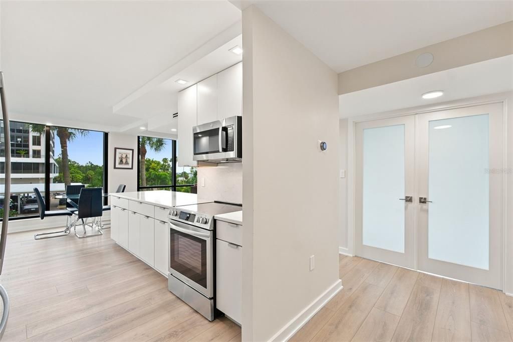 For Sale: $799,000 (2 beds, 2 baths, 1247 Square Feet)