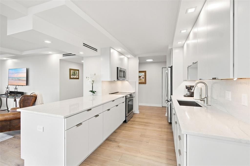 For Sale: $799,000 (2 beds, 2 baths, 1247 Square Feet)