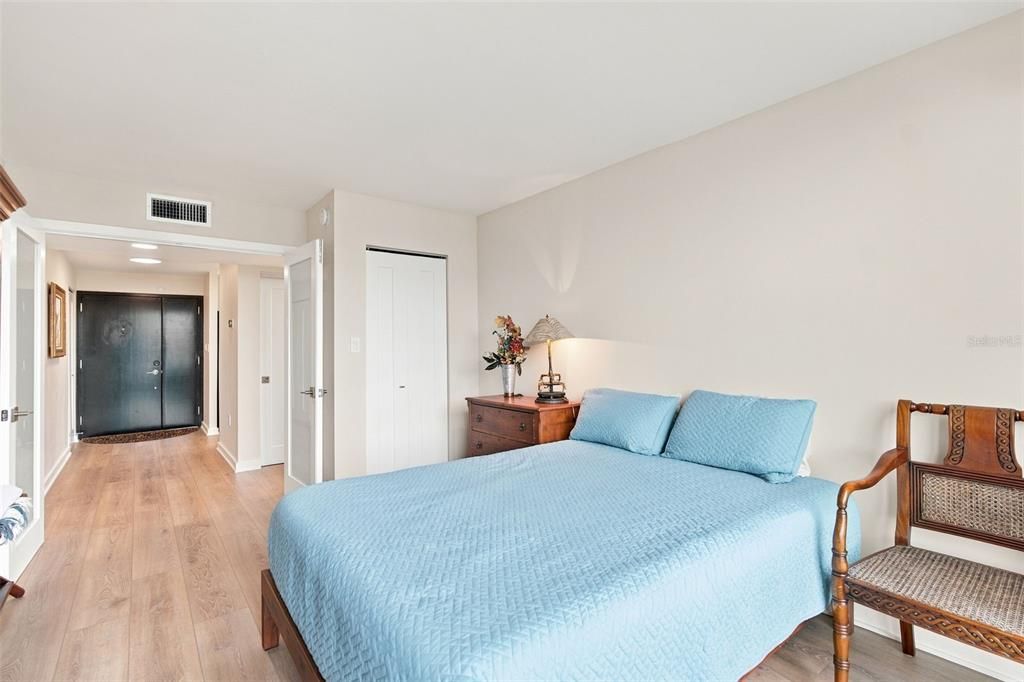 For Sale: $799,000 (2 beds, 2 baths, 1247 Square Feet)