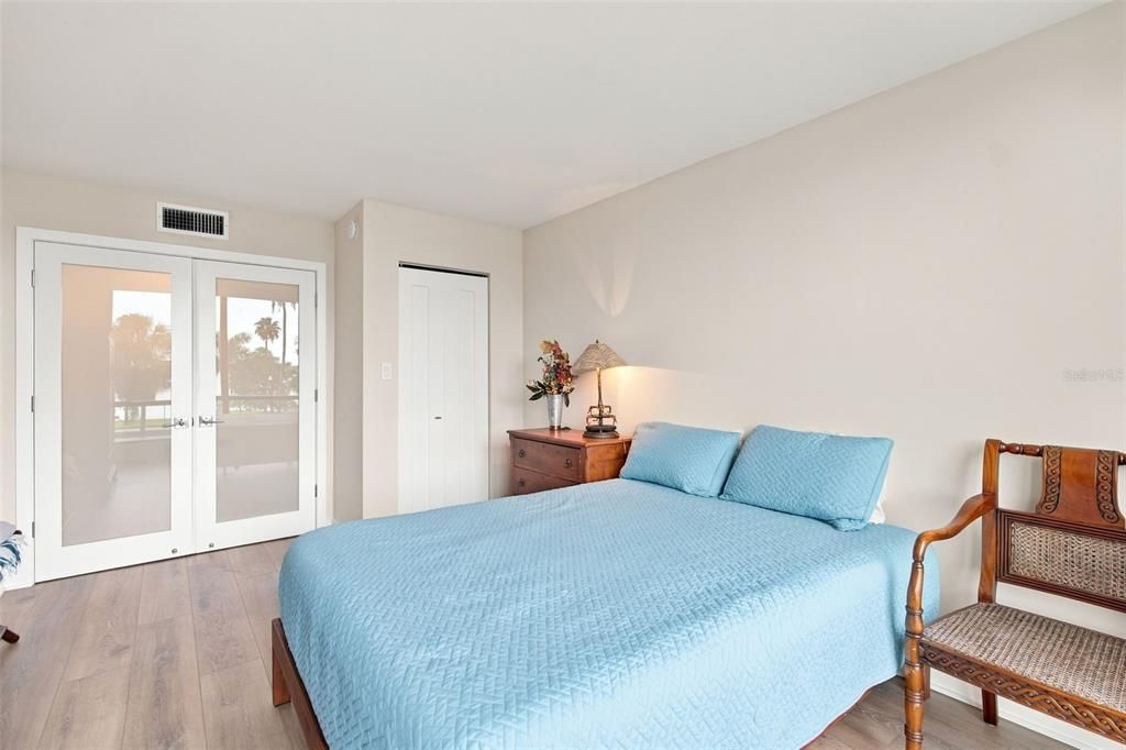 For Sale: $799,000 (2 beds, 2 baths, 1247 Square Feet)