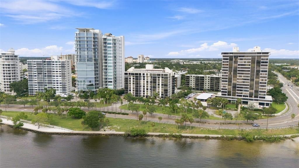For Sale: $799,000 (2 beds, 2 baths, 1247 Square Feet)