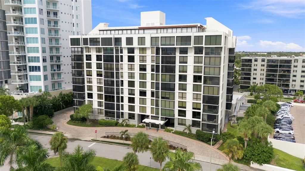 For Sale: $799,000 (2 beds, 2 baths, 1247 Square Feet)