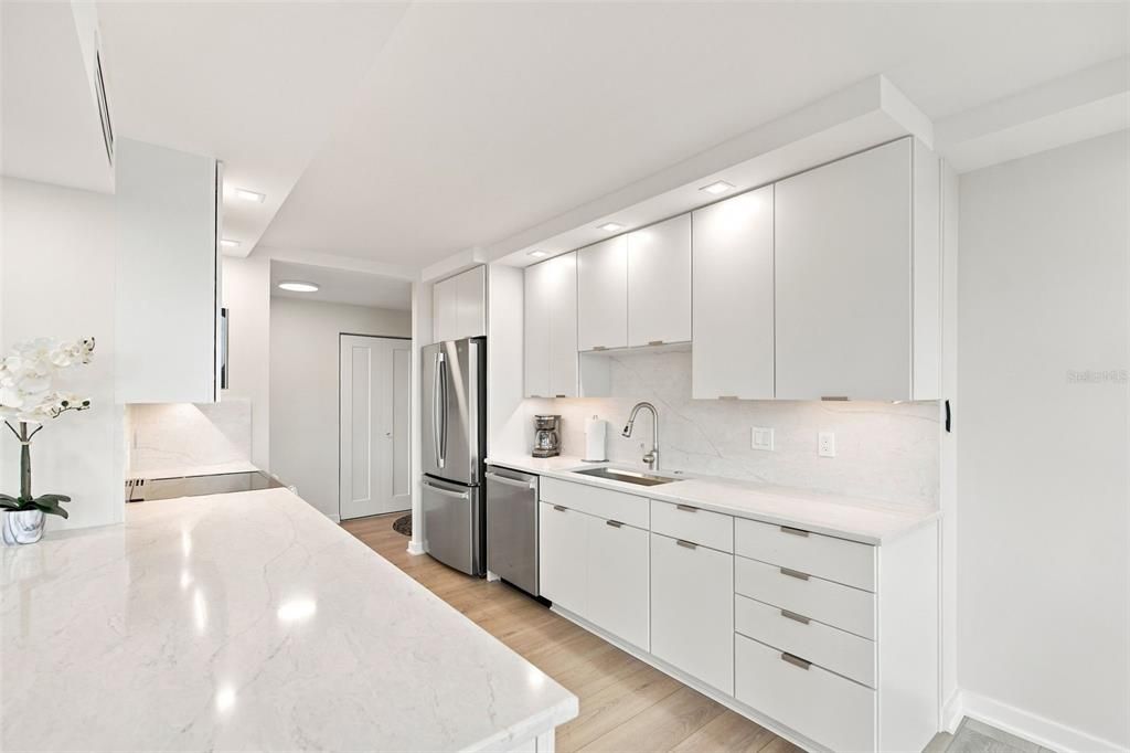 For Sale: $799,000 (2 beds, 2 baths, 1247 Square Feet)