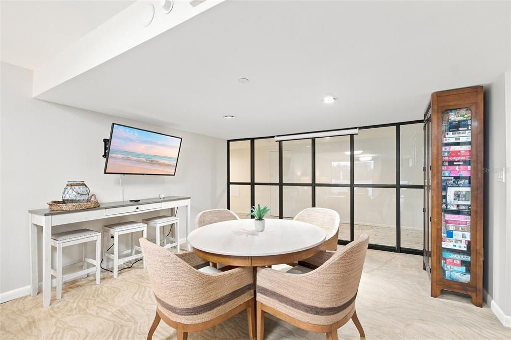 For Sale: $799,000 (2 beds, 2 baths, 1247 Square Feet)