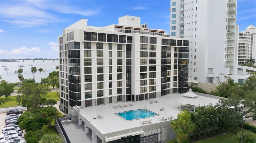 For Sale: $799,000 (2 beds, 2 baths, 1247 Square Feet)