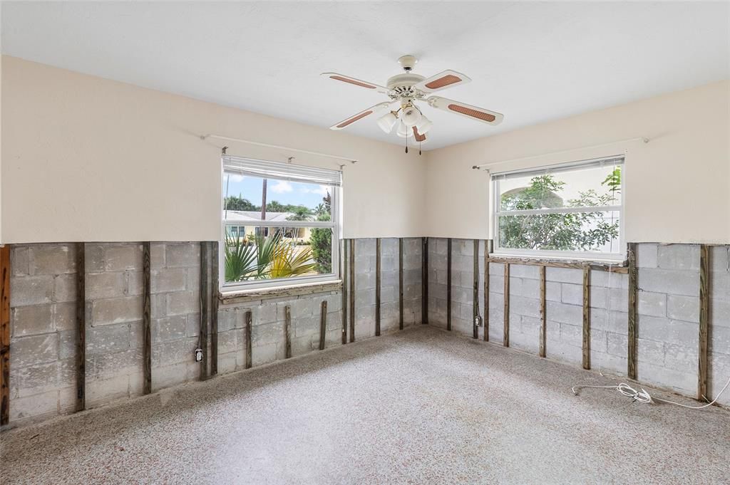 Activo con contrato: $375,000 (3 camas, 2 baños, 1382 Pies cuadrados)