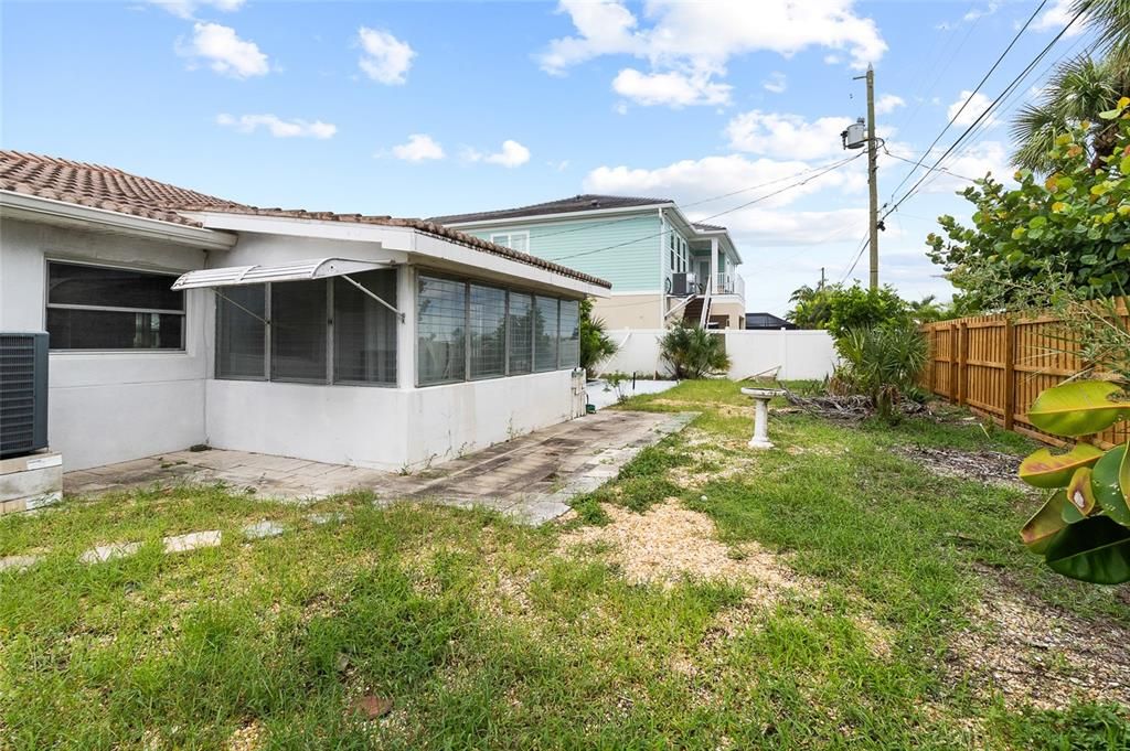 Activo con contrato: $375,000 (3 camas, 2 baños, 1382 Pies cuadrados)