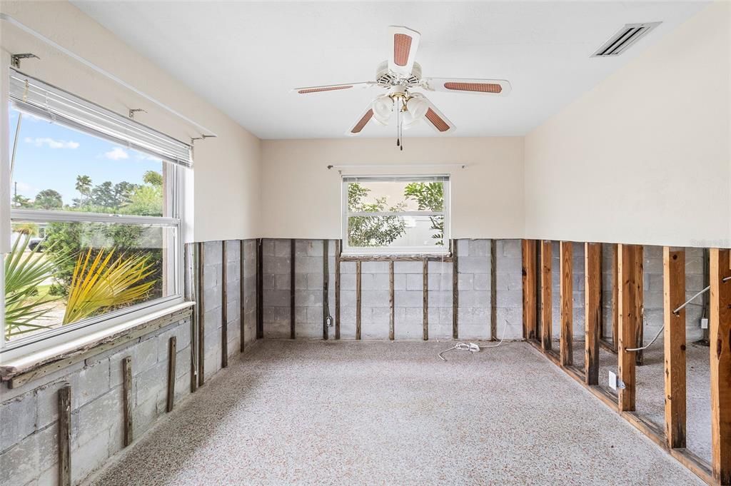 Activo con contrato: $375,000 (3 camas, 2 baños, 1382 Pies cuadrados)