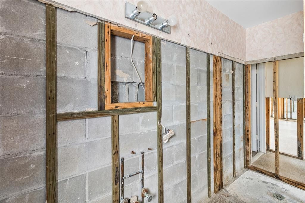 Activo con contrato: $375,000 (3 camas, 2 baños, 1382 Pies cuadrados)