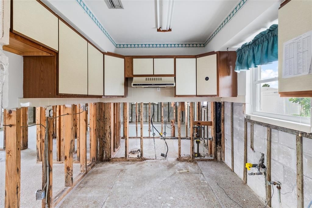 Activo con contrato: $375,000 (3 camas, 2 baños, 1382 Pies cuadrados)
