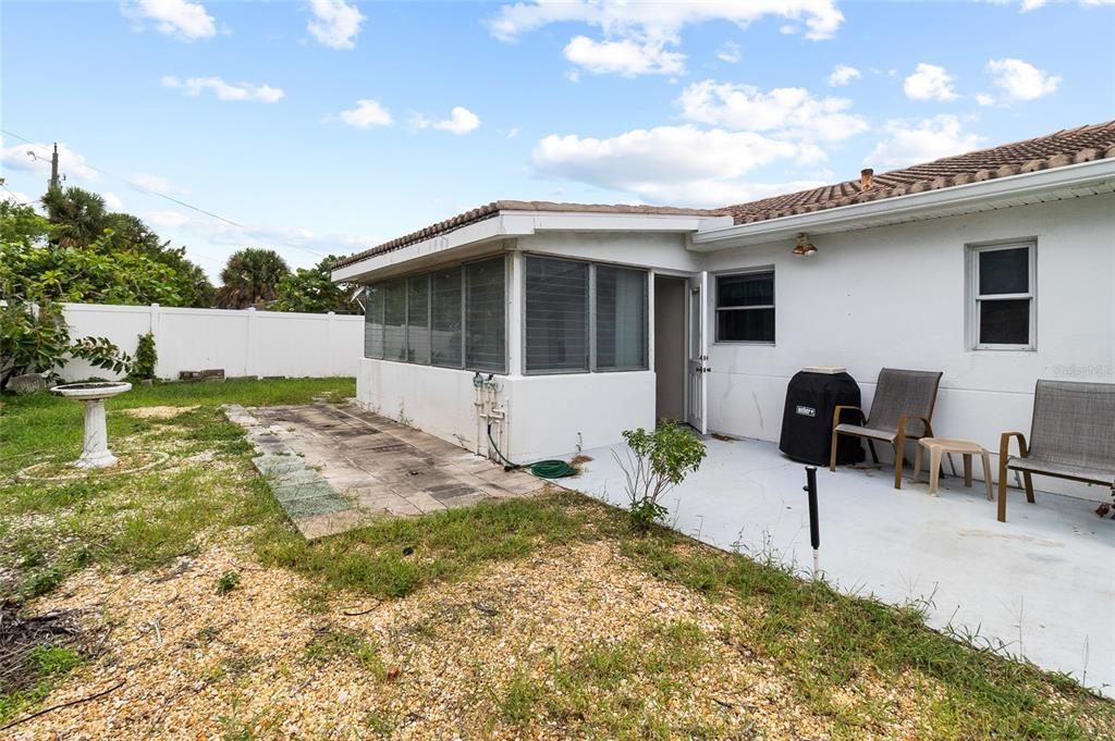 Activo con contrato: $375,000 (3 camas, 2 baños, 1382 Pies cuadrados)