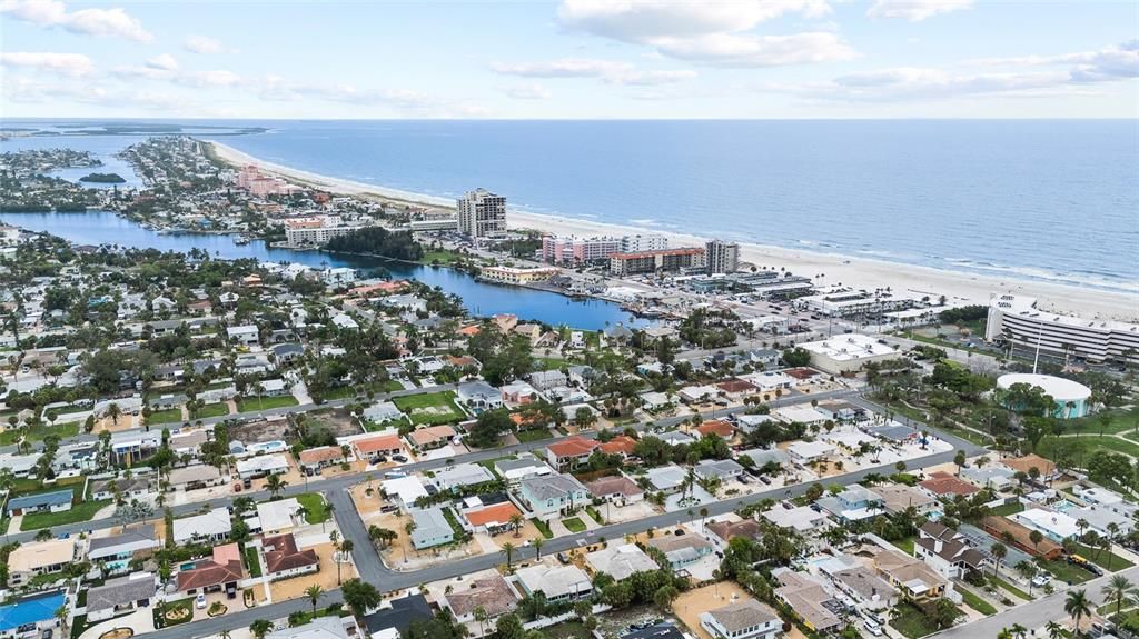 Activo con contrato: $375,000 (3 camas, 2 baños, 1382 Pies cuadrados)