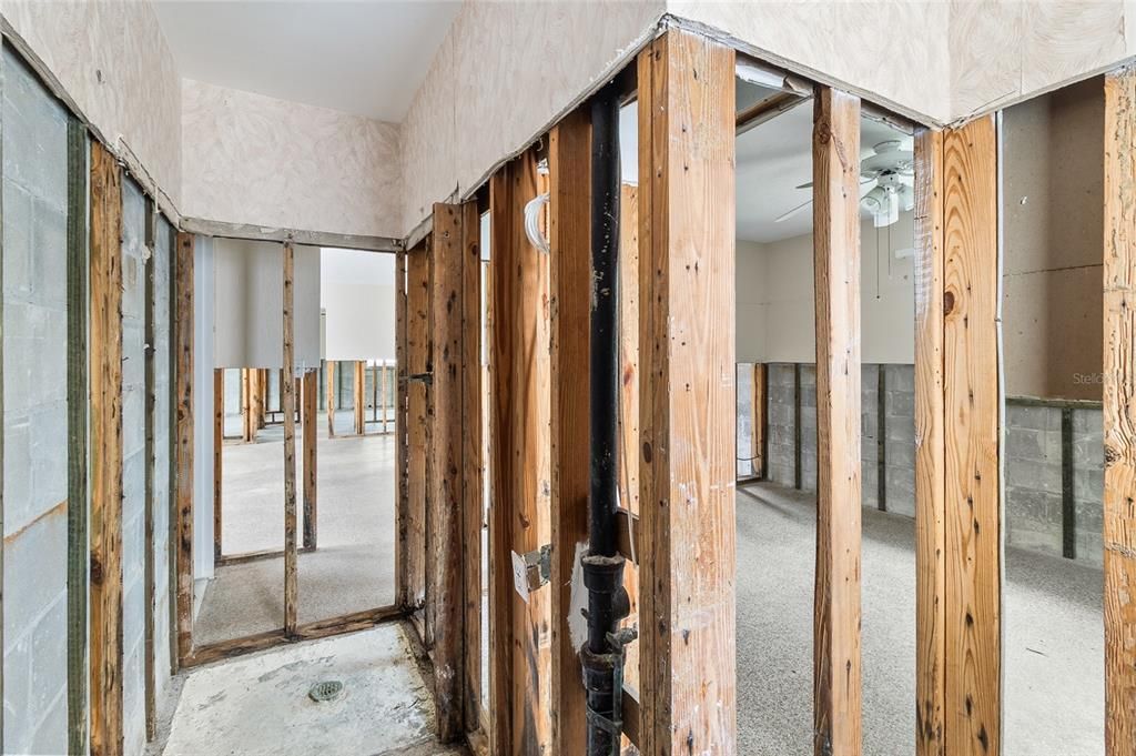 Activo con contrato: $375,000 (3 camas, 2 baños, 1382 Pies cuadrados)