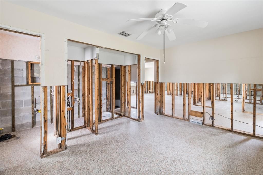 Activo con contrato: $375,000 (3 camas, 2 baños, 1382 Pies cuadrados)